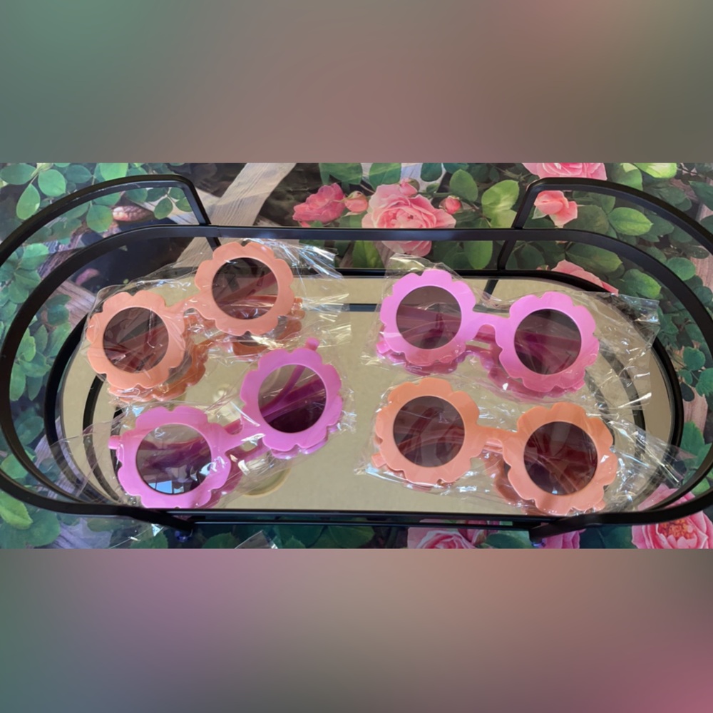 New! 2 x $5 Kids sunglasses adorable